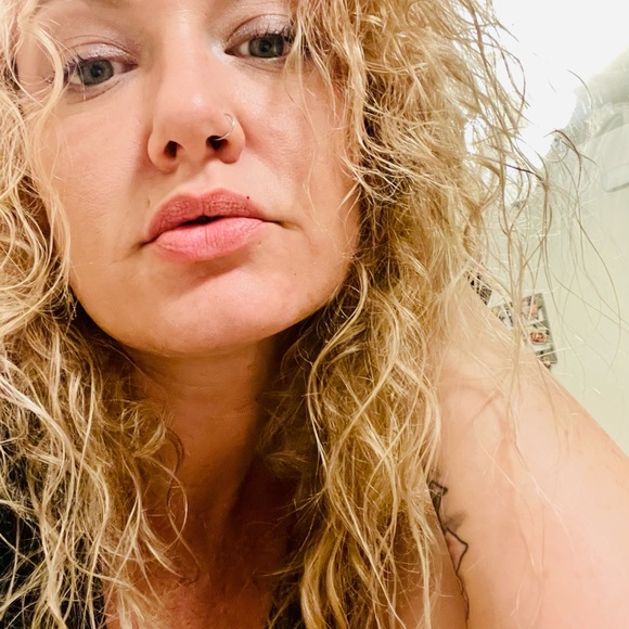 Meet your Posher, Amanda - Picture 6 of 14